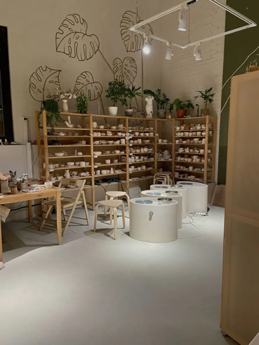 CHELÓNA ceramic studio interior with shelves of handmade tableware
